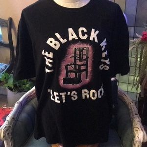 The black keys “let’s rock” graphic T-shirt